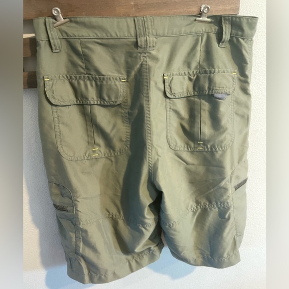 Quicksilver Green Tech Cargo Shorts Size 32 - Picture 2 of 4